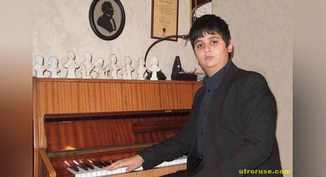 Млади русенски пианисти печелят  първи награди на фестивал в Несебър